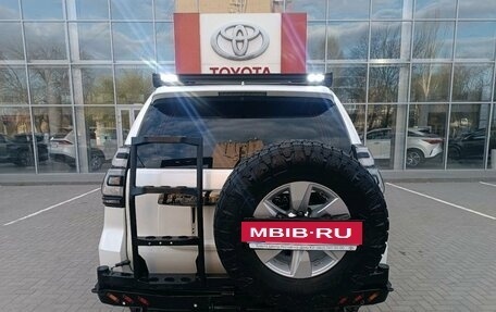 Toyota Land Cruiser Prado 150 рестайлинг 2, 2022 год, 7 350 000 рублей, 6 фотография