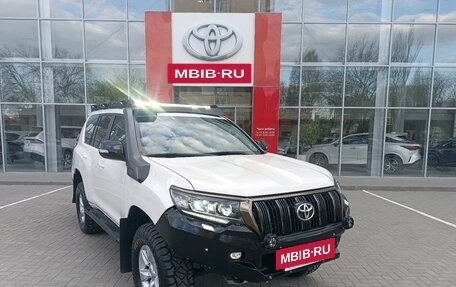 Toyota Land Cruiser Prado 150 рестайлинг 2, 2022 год, 7 350 000 рублей, 3 фотография