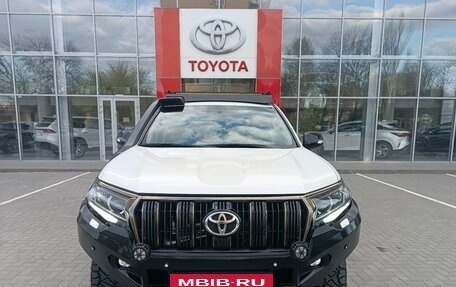 Toyota Land Cruiser Prado 150 рестайлинг 2, 2022 год, 7 350 000 рублей, 2 фотография