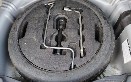 Toyota Ractis I, 2009 год, 715 000 рублей, 12 фотография