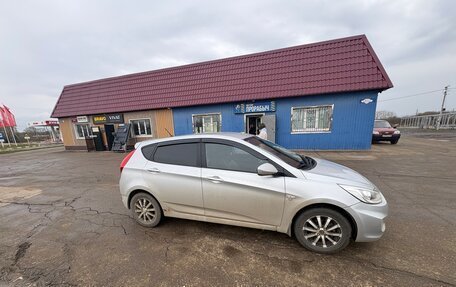Hyundai Solaris II рестайлинг, 2013 год, 630 000 рублей, 3 фотография