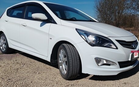 Hyundai Solaris II рестайлинг, 2015 год, 1 300 000 рублей, 2 фотография