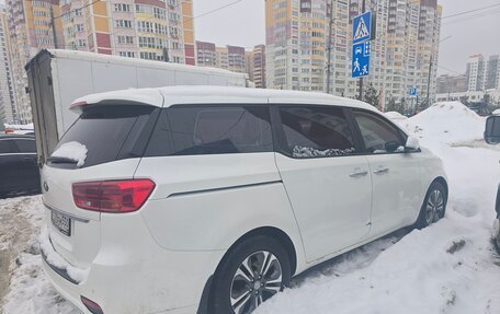 KIA Carnival III, 2018 год, 1 950 000 рублей, 2 фотография