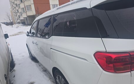 KIA Carnival III, 2018 год, 1 950 000 рублей, 3 фотография