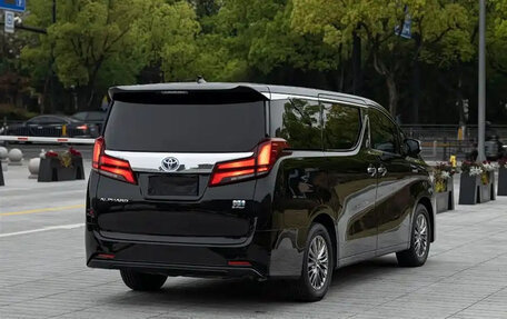 Toyota Alphard, 2024 год, 7 550 000 рублей, 4 фотография