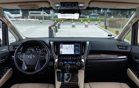 Toyota Alphard, 2024 год, 7 550 000 рублей, 9 фотография