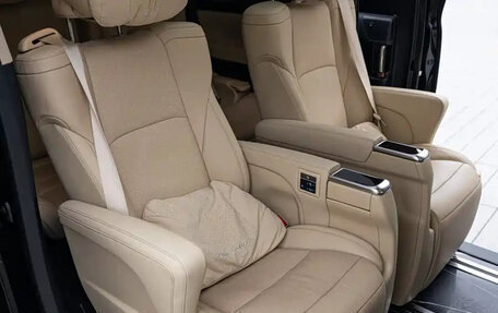 Toyota Alphard, 2024 год, 7 550 000 рублей, 17 фотография