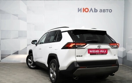Toyota RAV4, 2020 год, 3 600 000 рублей, 7 фотография