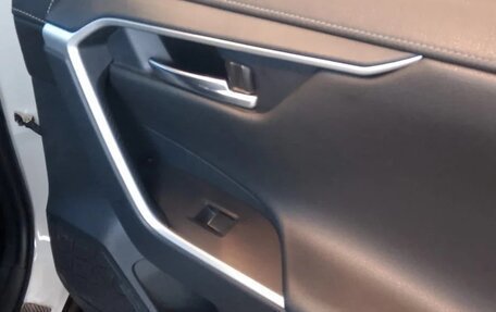 Toyota RAV4, 2021 год, 3 800 000 рублей, 6 фотография