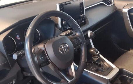 Toyota RAV4, 2021 год, 3 800 000 рублей, 3 фотография