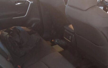 Toyota RAV4, 2021 год, 3 800 000 рублей, 7 фотография