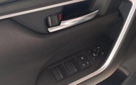 Toyota RAV4, 2021 год, 3 800 000 рублей, 9 фотография