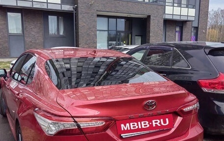 Toyota Camry, 2021 год, 3 200 000 рублей, 2 фотография