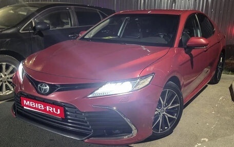 Toyota Camry, 2021 год, 3 200 000 рублей, 5 фотография