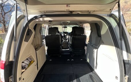 Chrysler Town & Country V рестайлинг, 2016 год, 2 200 000 рублей, 5 фотография