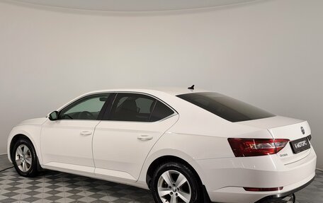 Skoda Superb III рестайлинг, 2018 год, 1 690 000 рублей, 8 фотография