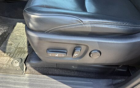 Toyota Land Cruiser Prado 150 рестайлинг 2, 2020 год, 6 450 000 рублей, 13 фотография