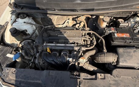 Hyundai Solaris II рестайлинг, 2013 год, 1 200 000 рублей, 28 фотография