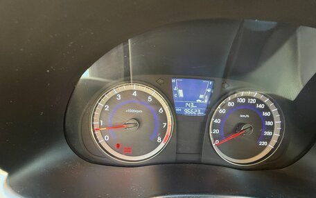 Hyundai Solaris II рестайлинг, 2013 год, 1 200 000 рублей, 40 фотография