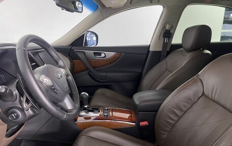 Infiniti QX70, 2016 год, 2 890 000 рублей, 11 фотография