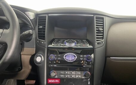 Infiniti QX70, 2016 год, 2 890 000 рублей, 17 фотография