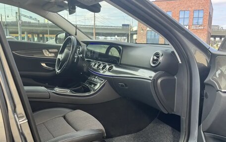 Mercedes-Benz E-Класс, 2020 год, 4 550 000 рублей, 19 фотография