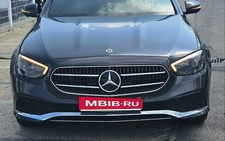 Mercedes-Benz E-Класс, 2022 год, 5 800 000 рублей, 1 фотография