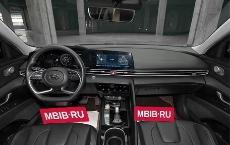 Hyundai Elantra, 2023 год, 1 700 000 рублей, 13 фотография