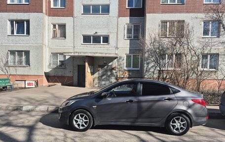 Hyundai Solaris II рестайлинг, 2013 год, 820 000 рублей, 20 фотография