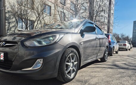 Hyundai Solaris II рестайлинг, 2013 год, 820 000 рублей, 21 фотография