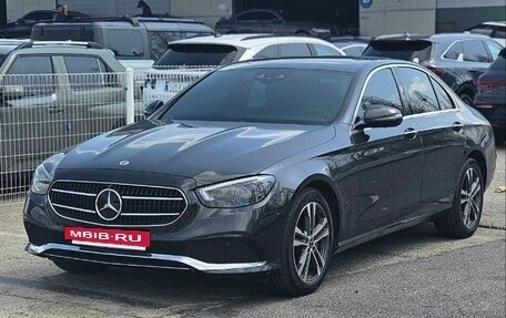 Mercedes-Benz E-Класс, 2022 год, 5 800 000 рублей, 2 фотография