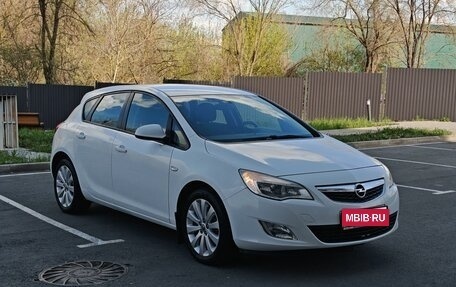 Opel Astra J, 2012 год, 750 000 рублей, 1 фотография