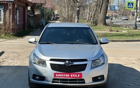 Chevrolet Cruze II, 2011 год, 745 000 рублей, 3 фотография