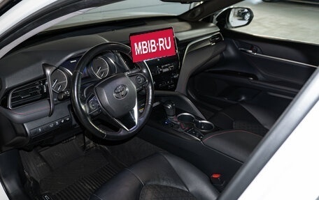 Toyota Camry, 2021 год, 3 750 000 рублей, 10 фотография