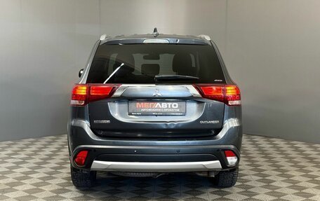 Mitsubishi Outlander III рестайлинг 3, 2018 год, 1 700 000 рублей, 5 фотография