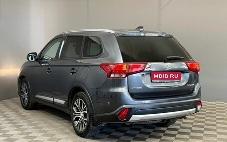 Mitsubishi Outlander III рестайлинг 3, 2018 год, 1 700 000 рублей, 4 фотография