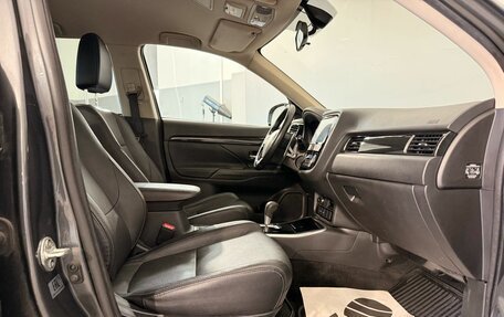 Mitsubishi Outlander III рестайлинг 3, 2018 год, 1 700 000 рублей, 15 фотография