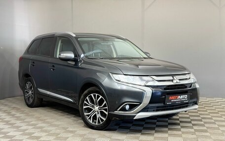 Mitsubishi Outlander III рестайлинг 3, 2018 год, 1 700 000 рублей, 8 фотография