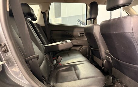 Mitsubishi Outlander III рестайлинг 3, 2018 год, 1 700 000 рублей, 17 фотография