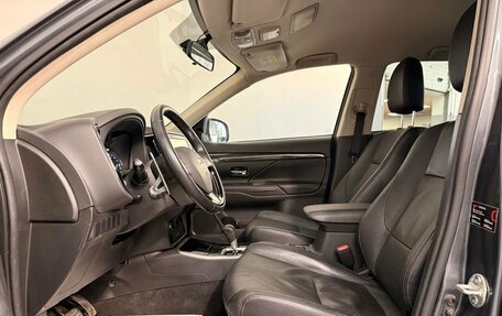 Mitsubishi Outlander III рестайлинг 3, 2018 год, 1 700 000 рублей, 10 фотография