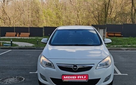 Opel Astra J, 2012 год, 750 000 рублей, 2 фотография