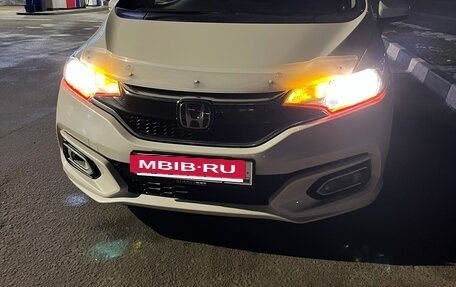 Honda Fit III, 2018 год, 900 000 рублей, 2 фотография