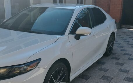 Toyota Camry, 2021 год, 2 800 000 рублей, 4 фотография