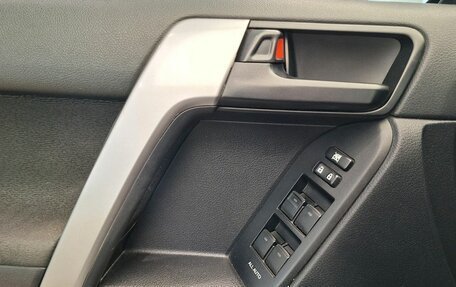 Toyota Land Cruiser Prado 150 рестайлинг 2, 2015 год, 3 599 000 рублей, 10 фотография