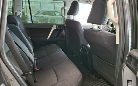 Toyota Land Cruiser Prado 150 рестайлинг 2, 2015 год, 3 599 000 рублей, 13 фотография