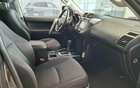 Toyota Land Cruiser Prado 150 рестайлинг 2, 2015 год, 3 599 000 рублей, 14 фотография