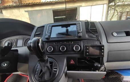 Volkswagen Caravelle T5, 2011 год, 2 050 000 рублей, 13 фотография