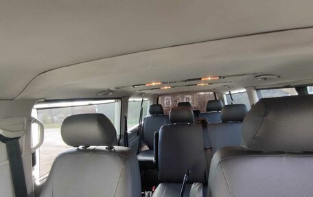 Volkswagen Caravelle T5, 2011 год, 2 050 000 рублей, 14 фотография