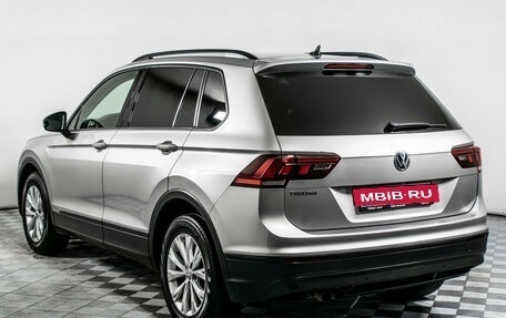 Volkswagen Tiguan II, 2019 год, 1 975 000 рублей, 7 фотография