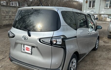 Toyota Sienta II, 2022 год, 1 700 000 рублей, 2 фотография